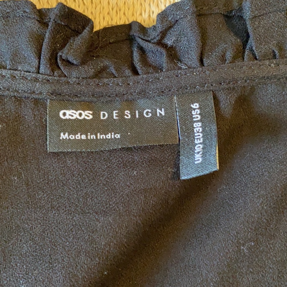 Black button tank - Picture 3 of 3